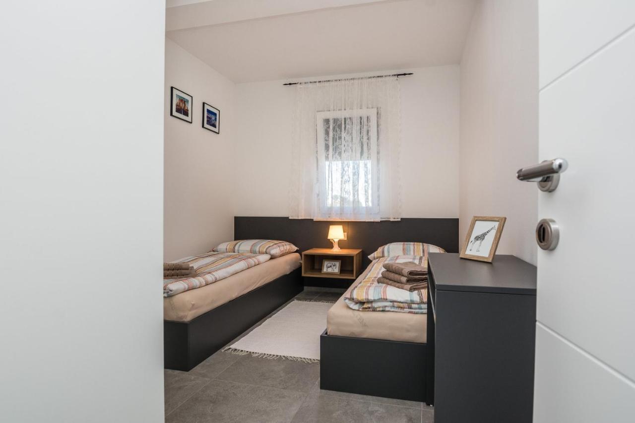 Apartment Spanic 1 Вир Екстериор снимка